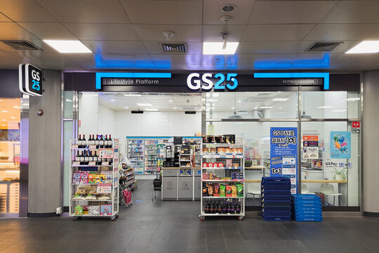 GS25 Store front famous Convenience store Retail business in South Korea : SEOUL, SOUTH KOREA - APR 8, 2023 