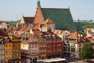 View from the Taras Widokowy observation deck on the archcathedral Basilica of the Martyrdom of St. John the Baptist and old buildings in Warsaw, capital of Poland © Blumesser