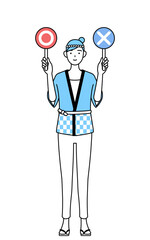 正解と不正解を示す棒を持つ夏祭りの法被を着た女性