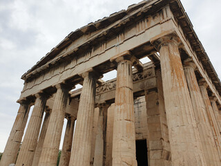 Temple d'Héphaïstos au sommet de l'Agora antique d'Athènes en Grèce - Europe