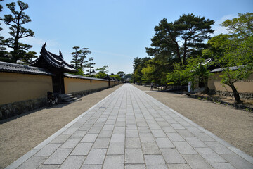 法隆寺、西院伽藍から東院伽藍へ