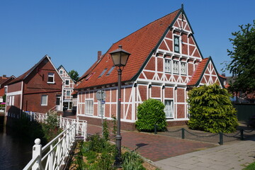 Fototapeta na wymiar Jork im Alten Land Fachwerkhaus im altländer Stil