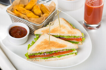sandwich with salmon