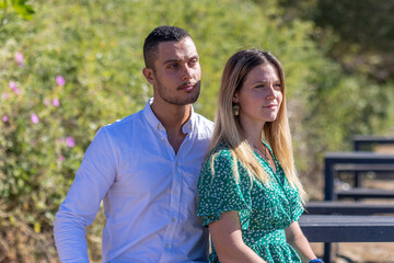 Obraz premium Happy couple holding together