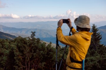 Obraz premium blurred silhouette of a traveler on the background of evening mountain landscapes