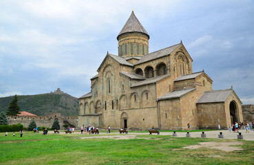 Fototapeta na wymiar Svetitsoveli Cathedral, located in Mtskheta, Georgia, was built in the 11th century. It is one of the largest churches in the country.