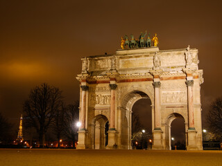 Fototapeta na wymiar Arc de Triomphe du Carrousel at night in Paris