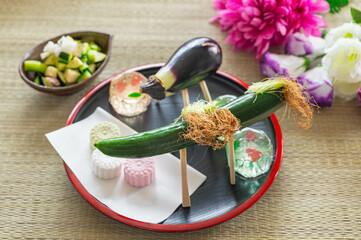 お盆のお飾りとお供え物