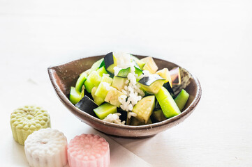 お盆のお供え　水の子と落雁