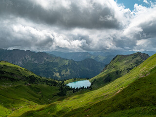 Oberstdorf, Deutschland: Der Seealpsee in den Allgäuer Alpen