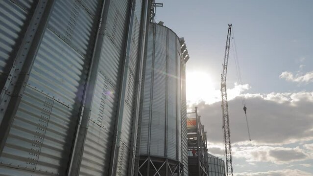 Construction of silos for grain storage. Agricultural activity.