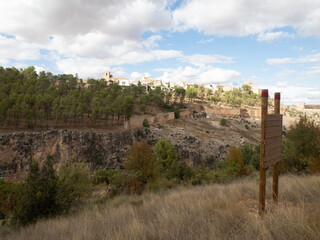 Fototapeta premium Vistas en la ruta de senderismo de la Hoz de Alarcón, Hoz de Alarcón, Alarcón, Cuenca, Castilla la Mancha, España