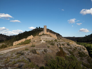 Fototapeta na wymiar Vistas en la ruta de senderismo de la Hoz de Alarcón, Hoz de Alarcón, Alarcón, Cuenca, Castilla la Mancha, España