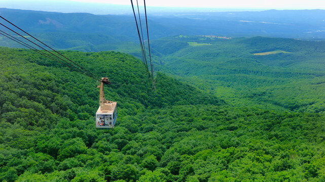 八甲田ロープウェイ(7月)1 - Powered by Adobe