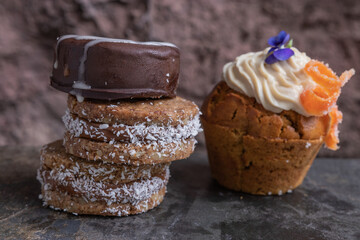 Alfajor vegano y budin vegano