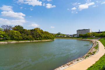 Fototapeta premium 岡山城と旭川の景観