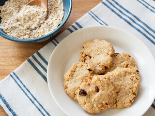 ナッツとクランベリーのオートミールクッキー