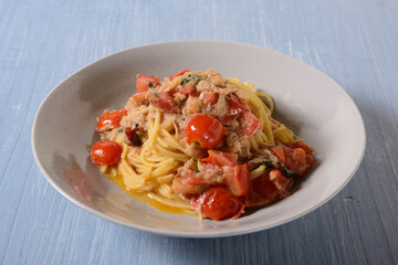 ツナとミニトマトのパスタ