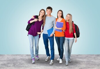 Obraz premium Happy young students friends talking together