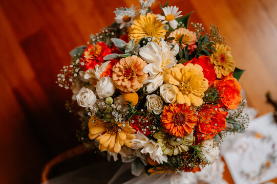 obrączki, obrączki ślubne, bukiet ślubny, kwiaty śłubne, bukiet, gerbery