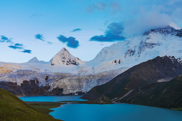 Naklejka na ściany i meble The Beautiful Scenery of Sapu Mountain and Plateau Lakes in Tibet, China