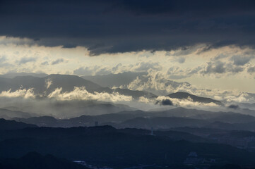 Above the cascading mountains, there are crepuscular light and dynamic clouds. Wufen Mountain in Pingxi was photographed from Buyanting Pavilion. Taiwan