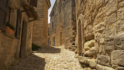 Photo sur Plexiglas Nice Camera moves along stones street of old town of Lacoste. Walk through picturesque village of Lacoste, Petit Luberon, Provence, France. Gimbal 4K shot
