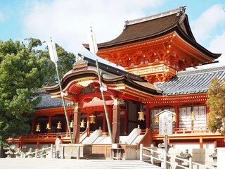 beauitiful red shinto building 