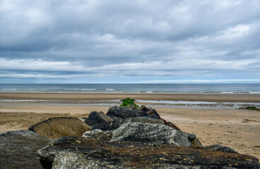 Rochers sur la plage