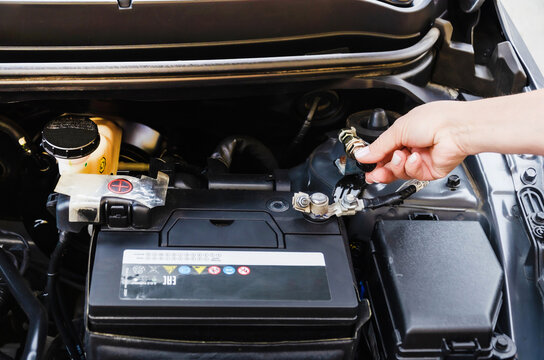 disconnecting battery in car before parking for long time. disconnects car battery terminal
