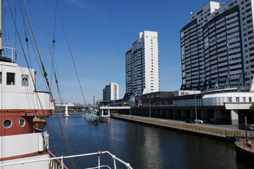 Fototapeta na wymiar Havenwelten im Alten Hafen von Bremerhaven mit Columus-Center