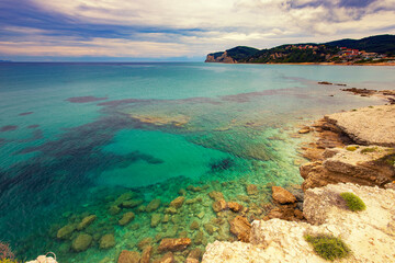 Urlop i wypoczynek, widok na morze i plaża, wyspa Korfu, Grecja - obrazy, fototapety, plakaty