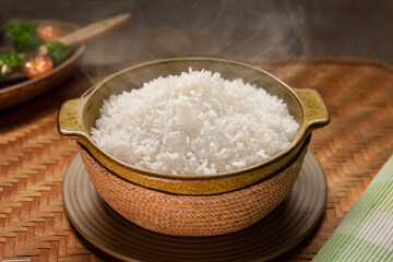 Fototapeta na wymiar Plato típico de arroz blanco en bowl - Typical dish of white rice in bowl