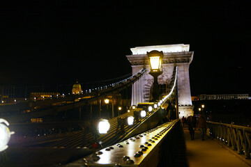 Obraz premium Budapest, Hungary. The famous chain bridge connecting Buda and Pest..