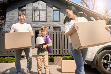 Family happily brings the boxes into their new home.