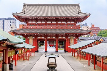 Fototapeta premium 東京、浅草寺の宝蔵門（仁王門）