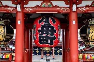 東京、浅草寺の宝蔵門（仁王門）