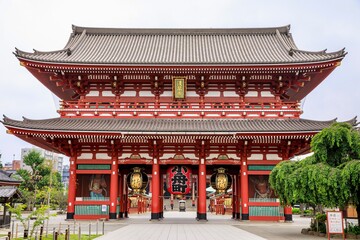 東京、浅草寺の宝蔵門（仁王門）