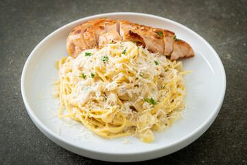 spaghetti white creamy sauce with grilled chicken