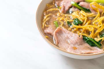 Crispy noodles with Pork in Gravy Sauce