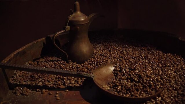 composition of imitation of roasting coffee on a round wok