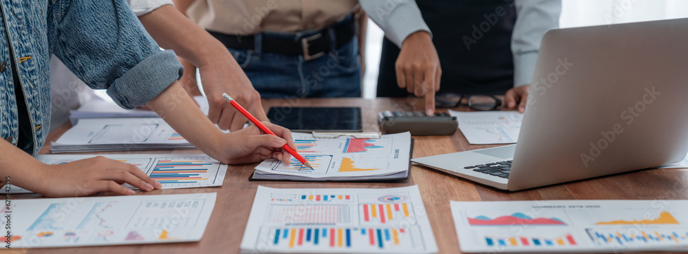 Leinwandbilder analyst team utilizing bi fintech to analyze and pointing at financial dashboard paper office. busin
