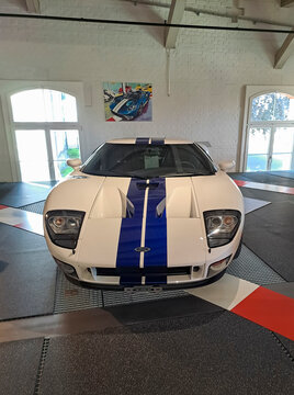 White Ford GT racing car 2005 541ps