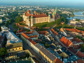 Zamek Królewski na Wawelu w Krakowie z lotu ptaka   dron mavic 3 classic © Michal45