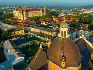 Zamek Królewski na Wawelu w Krakowie z lotu ptaka   dron mavic 3 classic © Michal45