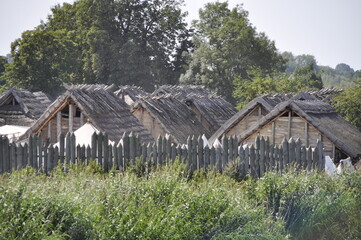 Skansen Słowian i Wikingów, teren obozu, Wolin, Jomsborg, inscenizacja życia na przełomie IX -...