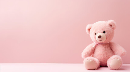 Obraz premium Bear peluche on pale pink background with copy space 
