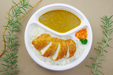 日本のカツカレー弁当