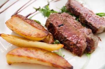 Tagliata di carne con patate