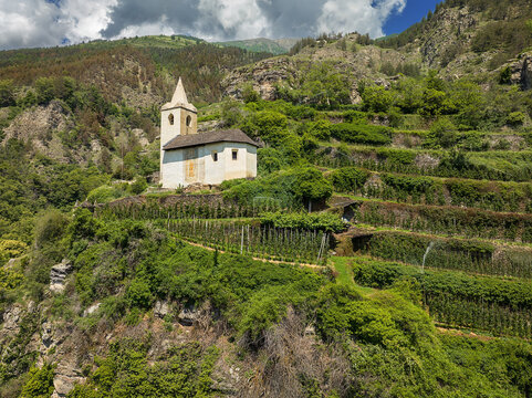 St. &Auml;gidius-Kirche am Vinschger Sonnenberg oberhalb Schlanders
